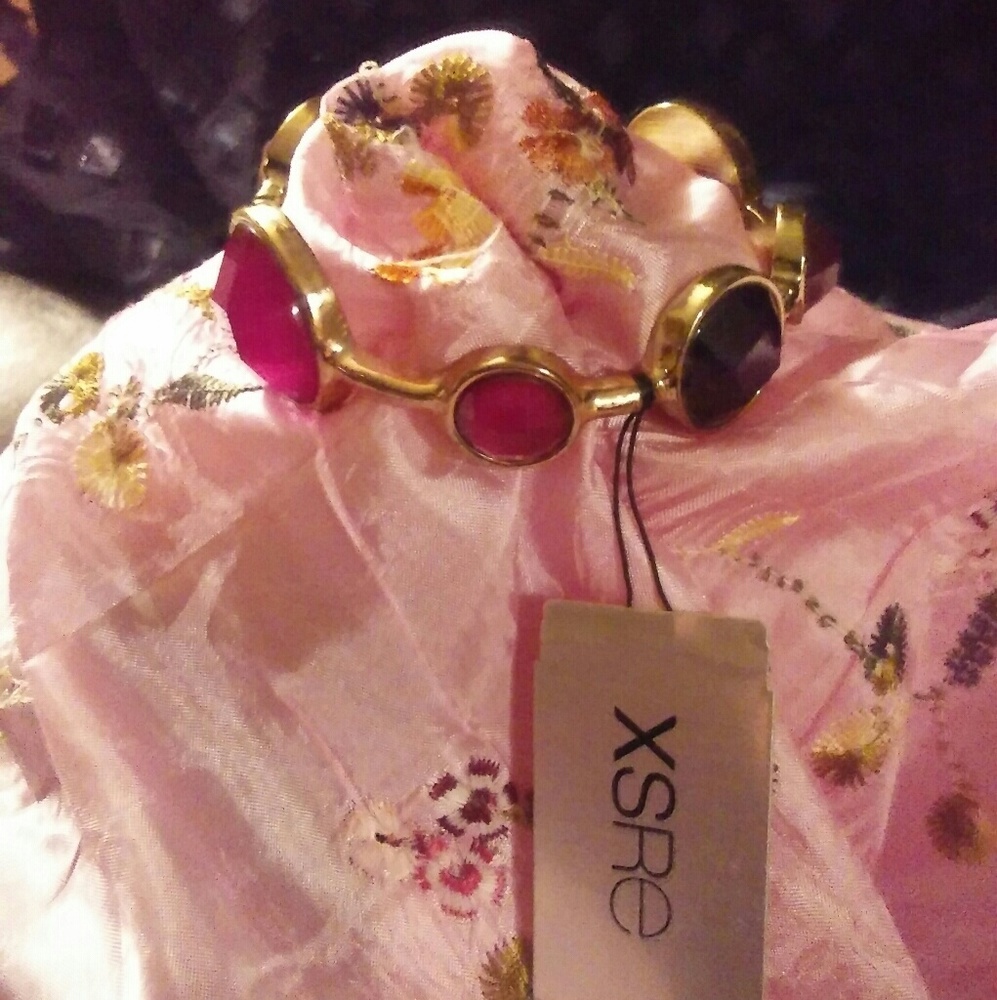 🌺NWT. Round Pattern Statement Bracelet.🌺